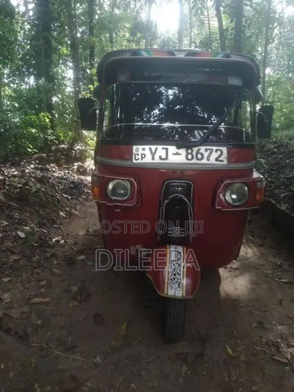 Bajaj RE 2011