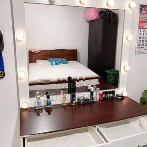 Hollywood LED Bulb Vanity Mirror