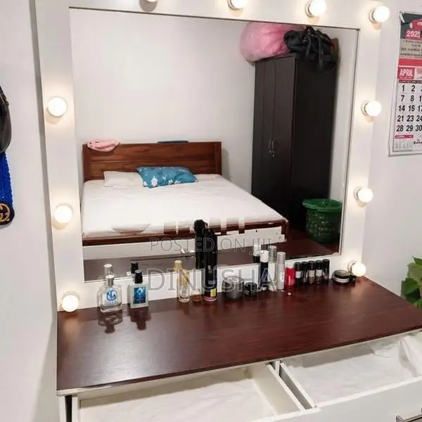 Hollywood LED Bulb Vanity Mirror