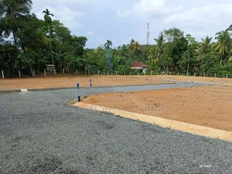 Land for Sale at Meegoda Watarake
