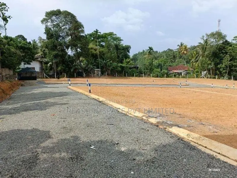 Land for Sale at Meegoda Watarake