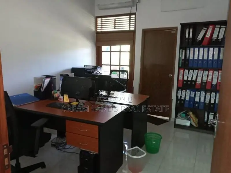 Upper floor for rent commercial propose colombo 5