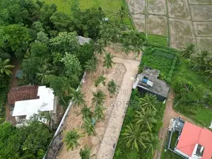 බිම් කොටස් කහතුඩුව