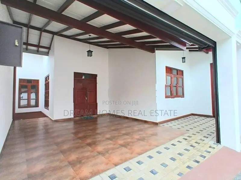 Modern Family House for Sale – Highly Residential Area in Kesbewa