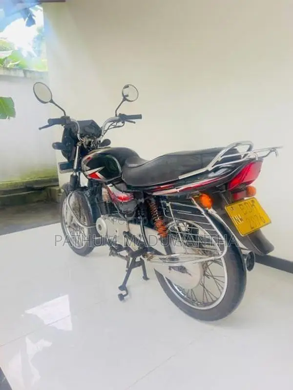 Bajaj CT100 2016