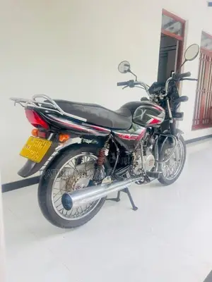 Bajaj CT100 2016