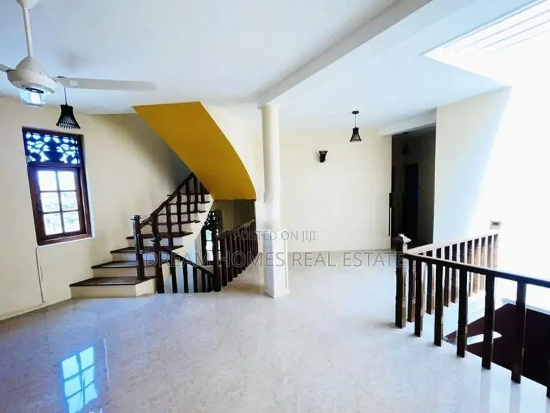 Prime 3-Story Modern Residence for Rent – Thalawatugoda, Kotte