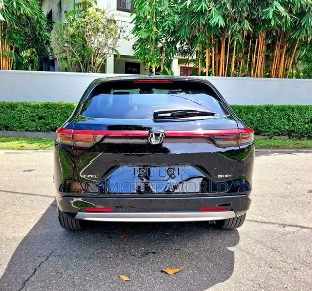 Honda Vezel Z APPLE CAR PLAY 2025