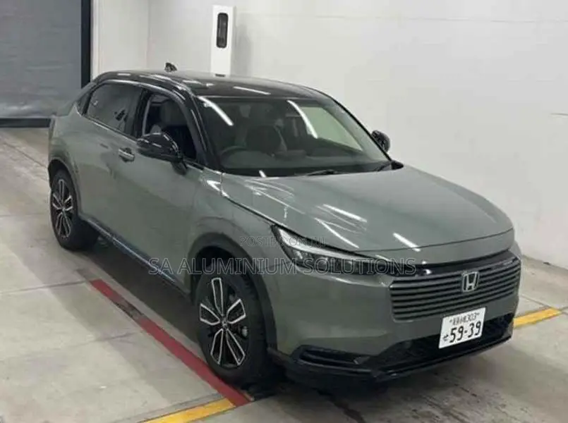 Honda Vezel Z PLAY 2025