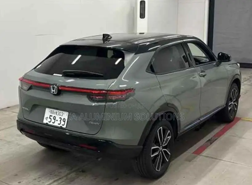 Honda Vezel Z PLAY 2025