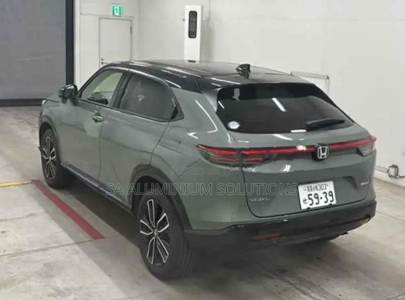 Honda Vezel Z PLAY 2025