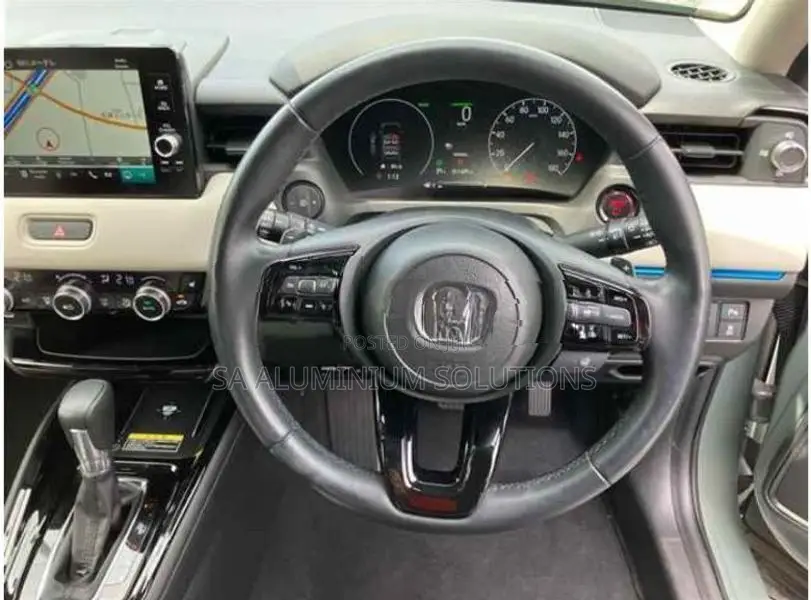 Honda Vezel Z PLAY 2025