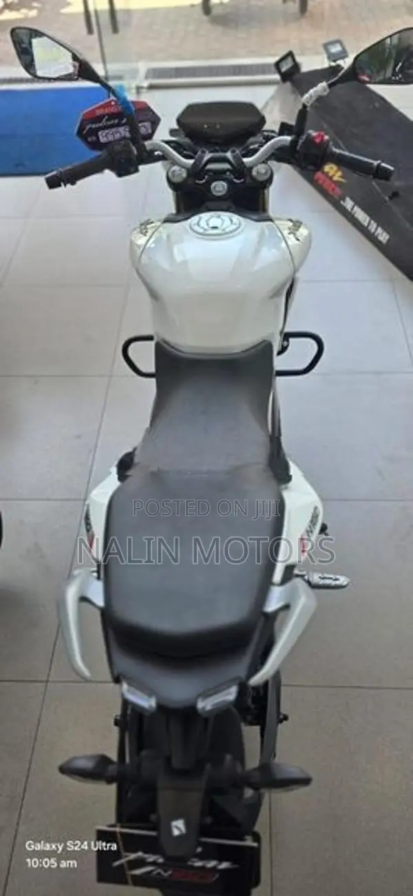 Bajaj Pulsar N160 Premium 2025