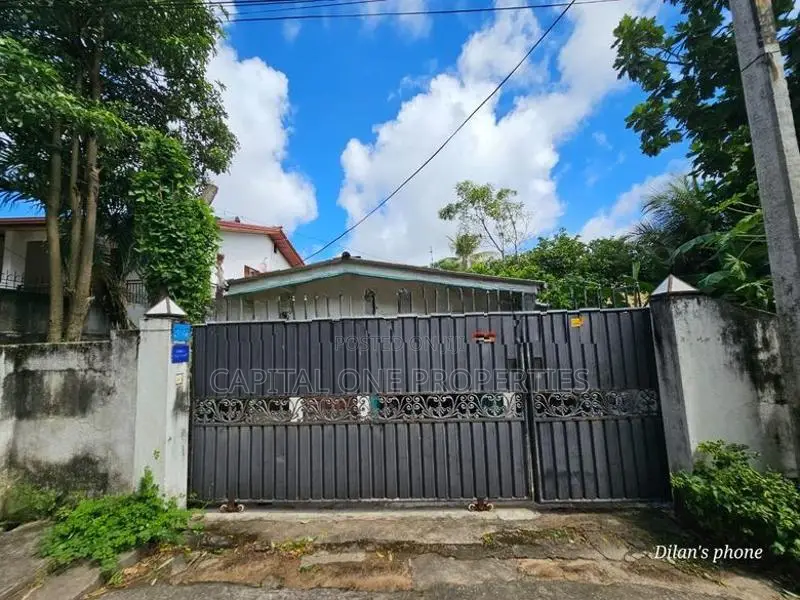 Land for Sale with Old House in Boralesgamuwa - 3949 U