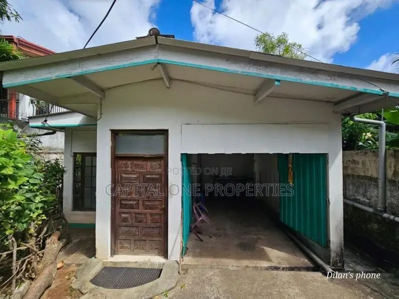 Land for Sale with Old House in Boralesgamuwa - 3949 U