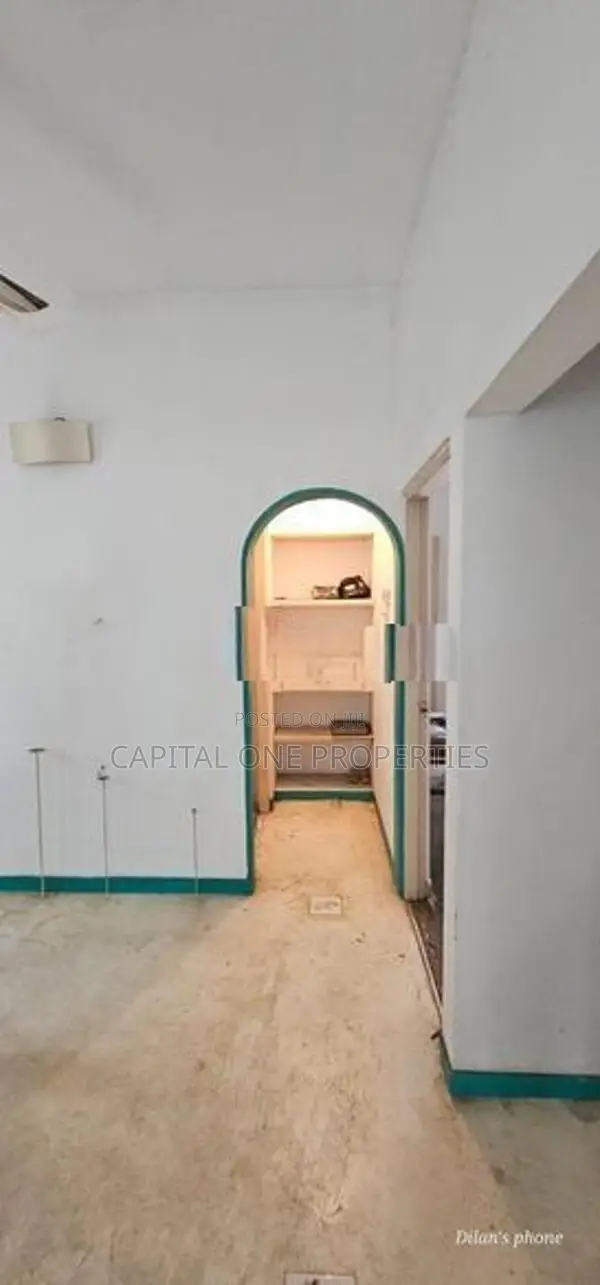 Land for Sale with Old House in Boralesgamuwa - 3949 U