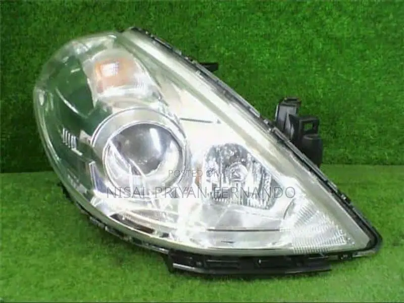 Nissan Tiida C11 Head Light