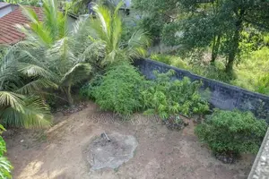 අතුරුගිරිය අදිවේගී පිවිසුමට km 1 දුරින් තෙමහල් නිවසක් පචස් 14
