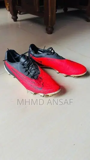 Nike Phantom Pair