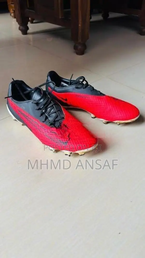 Nike Phantom Pair