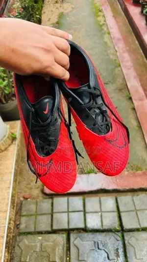 Nike Phantom Pair