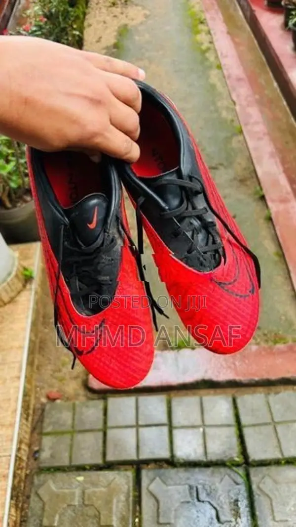 Nike Phantom Pair