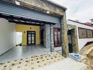 Super Luxury Brand New House for Sale - Piliyandala
