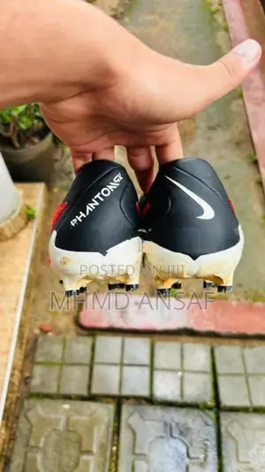 Nike Phantom Pair