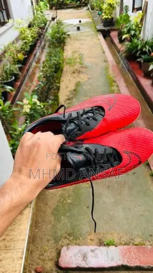 Nike Phantom Pair