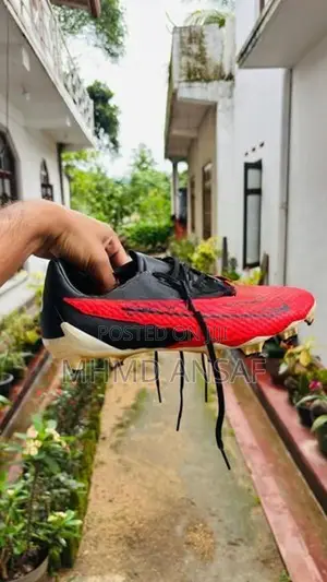 Nike Phantom Pair