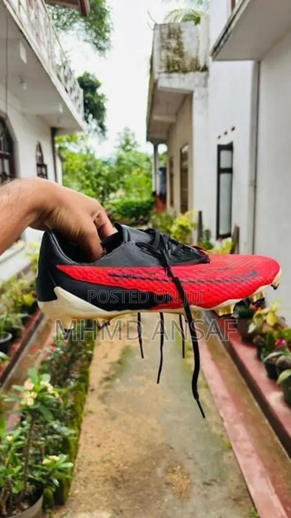 Nike Phantom Pair