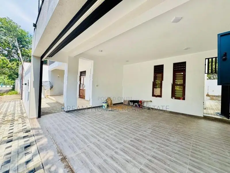 Modern 4 Bedroom House for Sale in Battaramulla