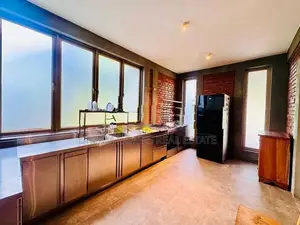 Elegant Modern Home with Diyawanna Views – Rajagiriya