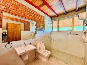 Elegant Modern Home with Diyawanna Views – Rajagiriya