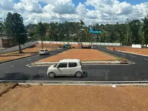 Land in Kadawatha