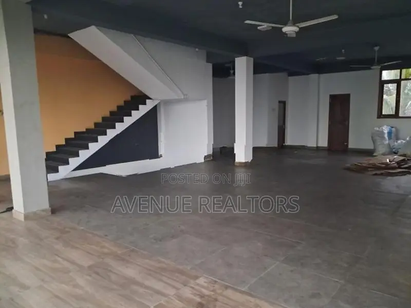6.83 Perch Commercial Building for Sale in Pannipitiya
