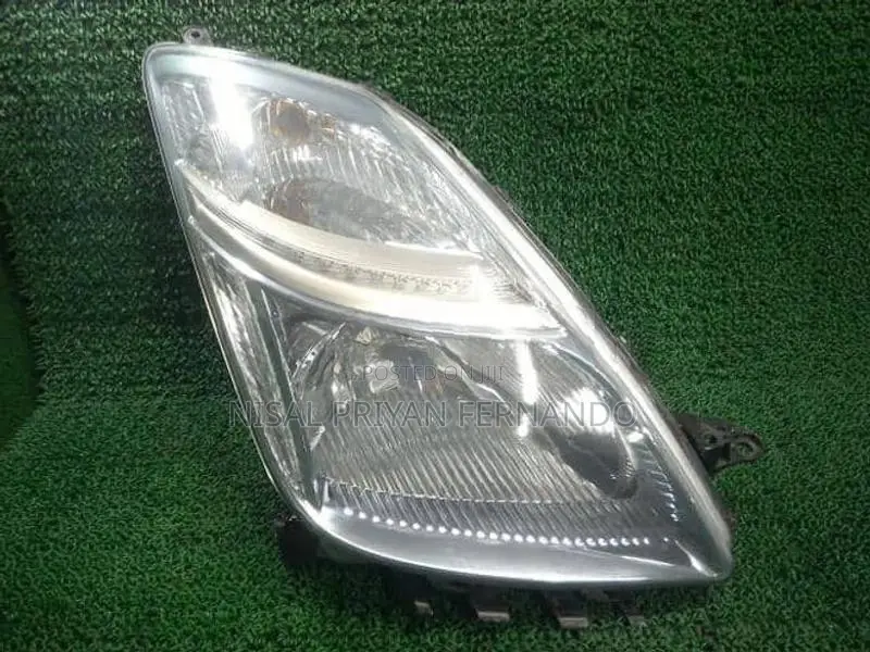 Toyota Prius NHW20 Head Light