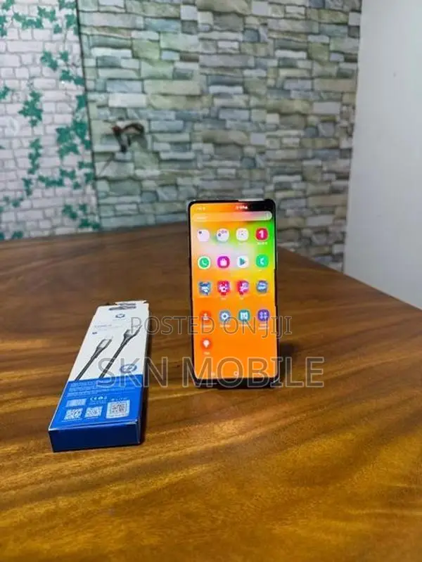 Samsung Galaxy S10 5G 8GB 256GB (Used)
