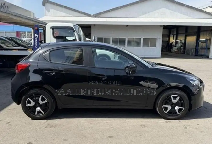 Mazda 2 2024