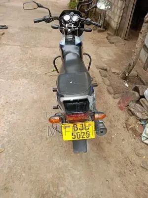 Bajaj CT100 2025