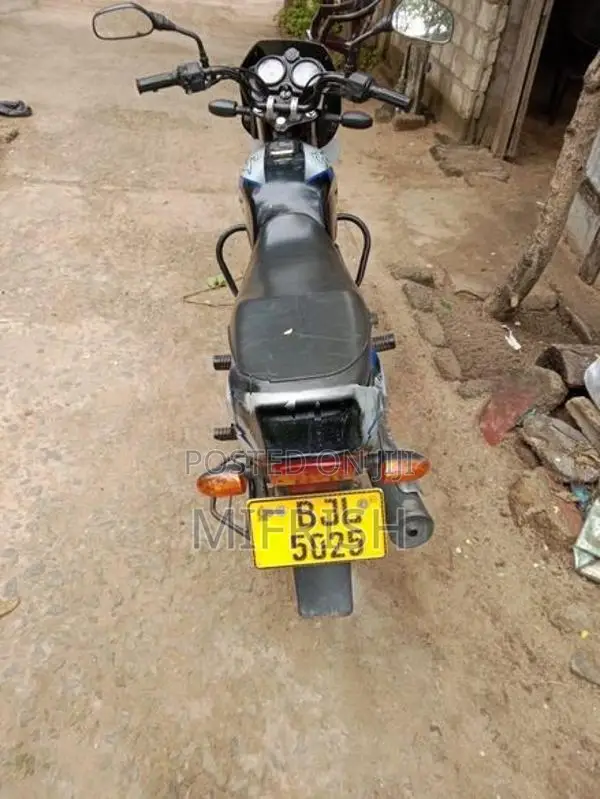 Bajaj CT100 2025