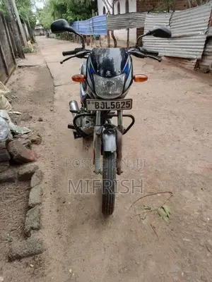 Bajaj CT100 2025