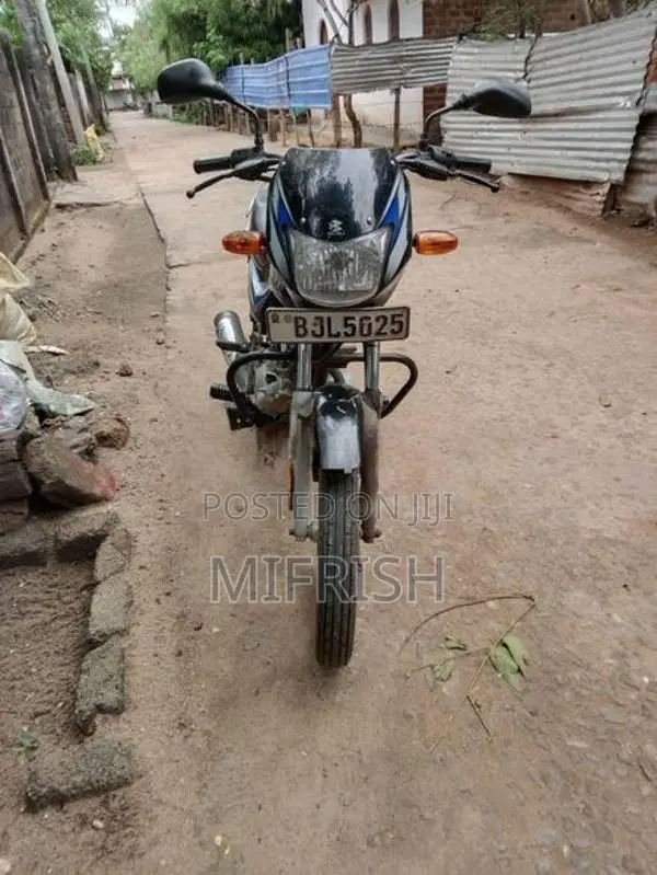 Bajaj CT100 2025