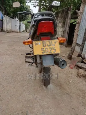 Bajaj CT100 2025
