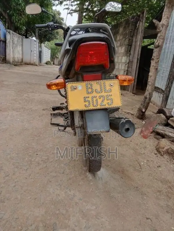 Bajaj CT100 2025