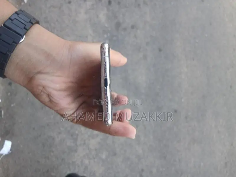 Apple iPhone XS (Used)