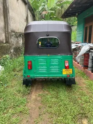 Bajaj RE 2002