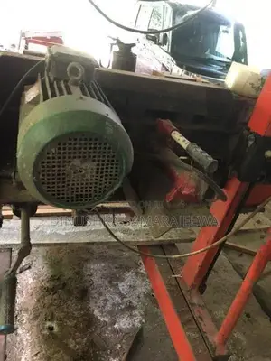 Band Saw Machine