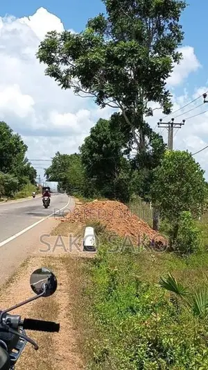 நொச்சிமோட்டை வீதி அருகே காணி விற்பனைக்கு