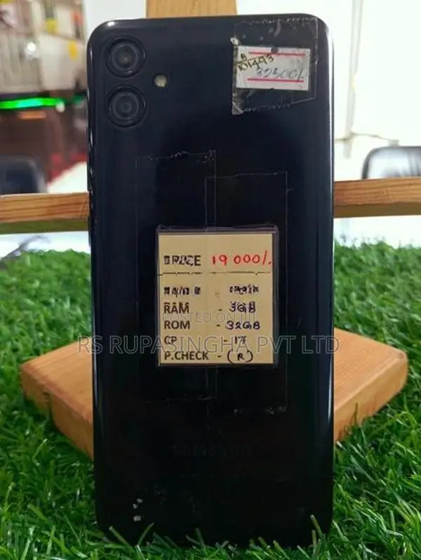 Samsung Galaxy A04e / 3GB 32GB (Used)